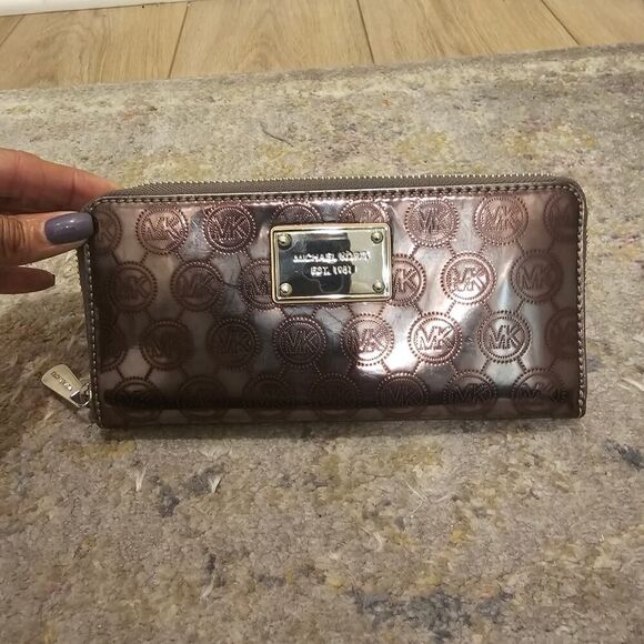 Michael Kors Brown Patent Leather Zipper Wallet - Picture 1 of 9